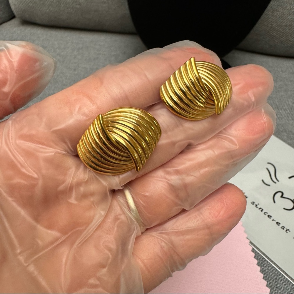 ✨Vintage Amelia Gold Earrings |StainlessSteel 18K PVD Gold tone GOODREVIEW - Picture 10 of 15
